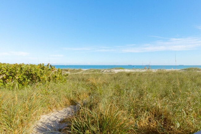 Building Photo - 555 Fillmore Ave