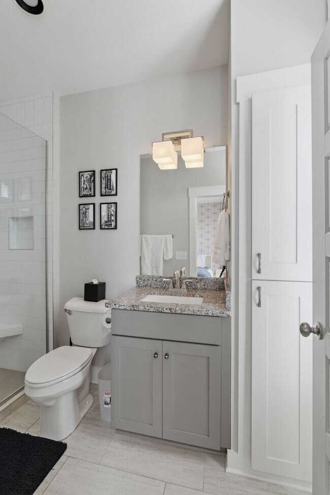 Building Photo - Wedgewood Houston Townhome