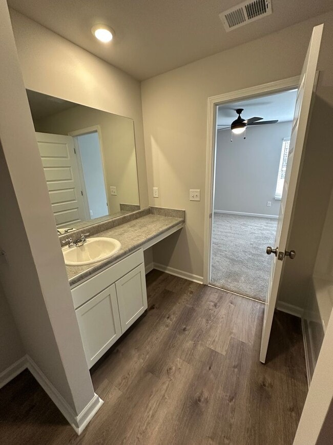 Building Photo - Pre-Leasing Now | Stylish 3 Bedroom, 2 Bathroom Home Designed for Comfortable Living