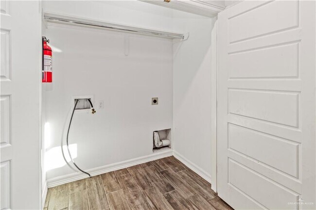 Building Photo - 14 14th St