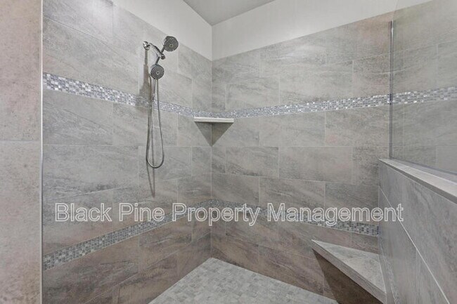 Building Photo - 3761 W Renhold Dr