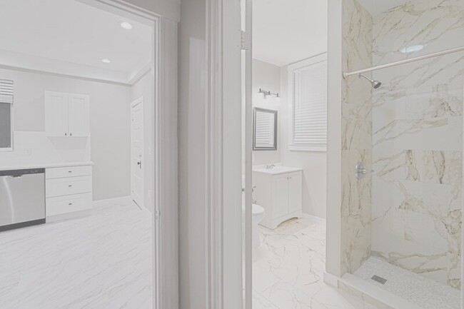 Building Photo - 381 Adams St