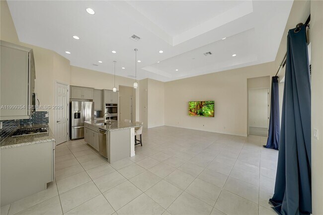 Building Photo - 11815 Leon Cir N