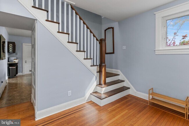 Building Photo - 201 Kenwood Ave