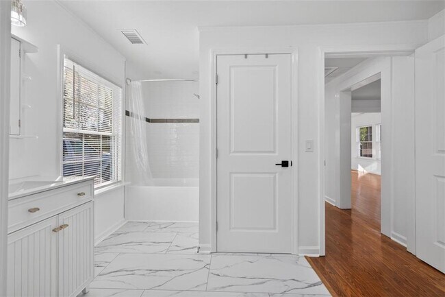 Building Photo - 240 E 5th Ave