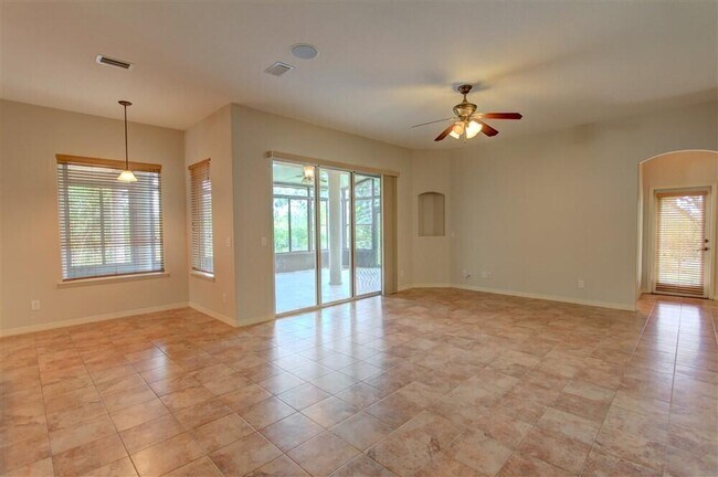 Building Photo - 1185 Dromin Ln