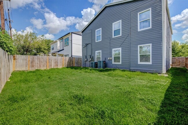 Building Photo - 4014 Dreyfus St