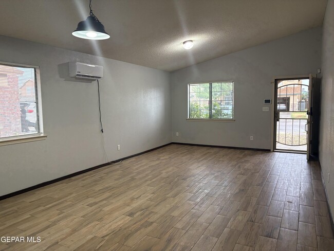 Building Photo - 11953 Mesquite Miel Dr