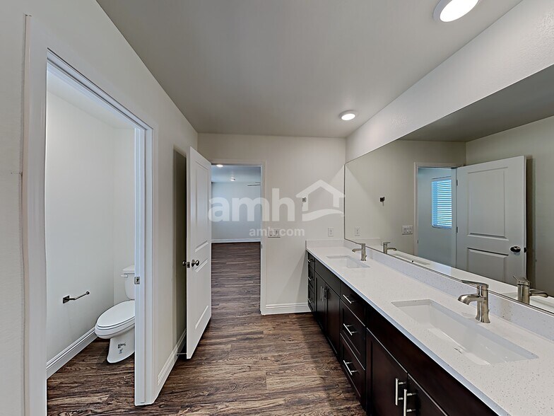 Building Photo - 712 Sienna Rising Dr