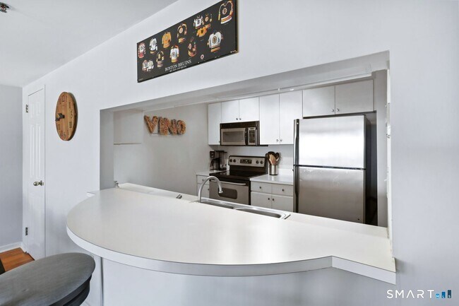 Building Photo - 127 Greyrock Pl
