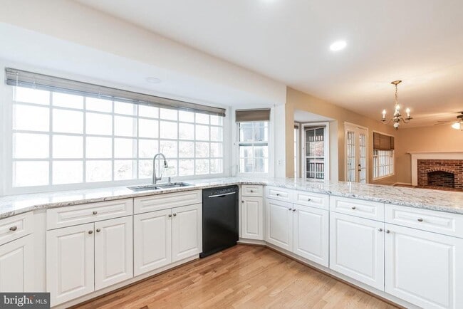 Building Photo - 14524 Pebblewood Dr
