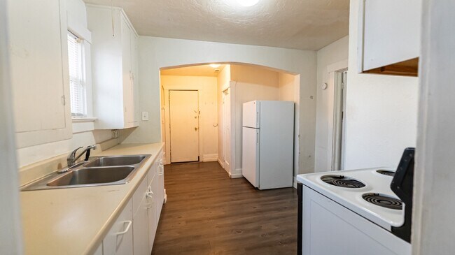 Building Photo - 725 N 10th Ave