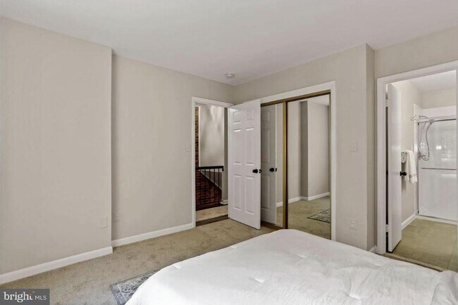 Building Photo - 3875 Steppes Ct