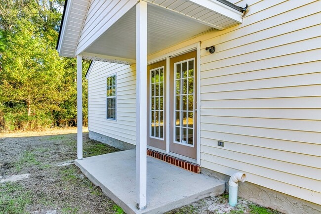 Building Photo - 525 Rushing St