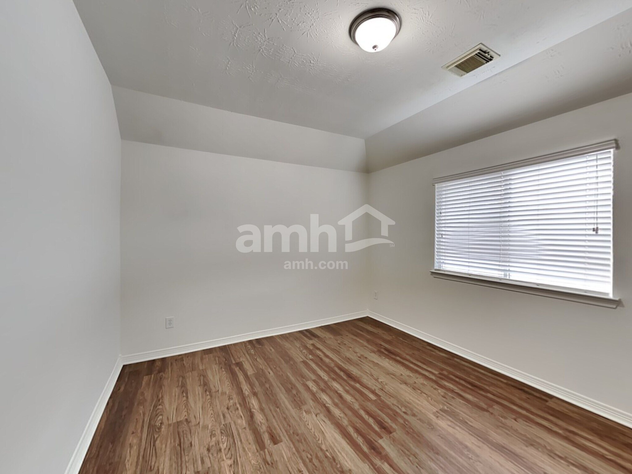 Building Photo - 28726 Hidden Cove Dr