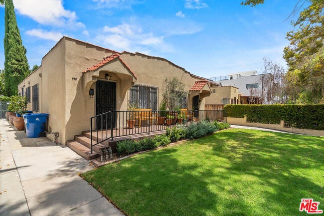 Building Photo - 830 N Orange Dr