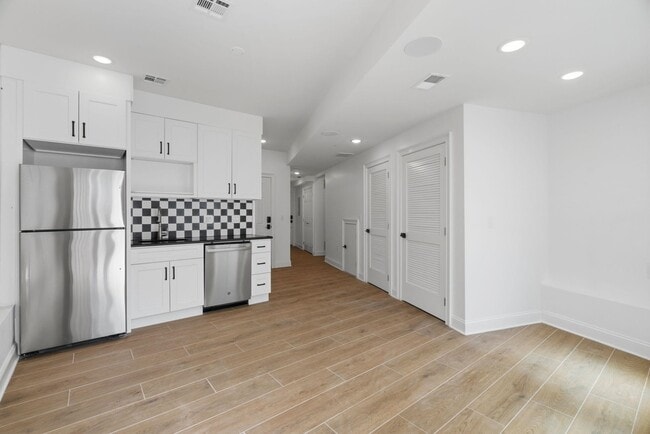 Building Photo - 14 W 49th St