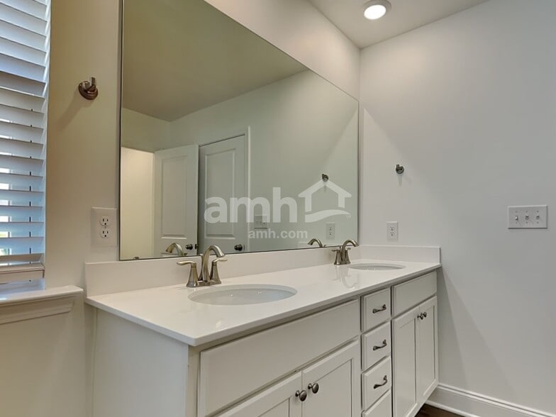 Building Photo - 210 Argea Dr