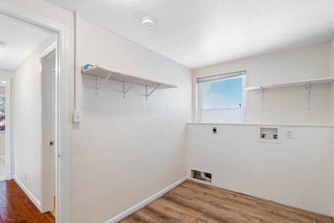 Building Photo - Lovely Largo Home