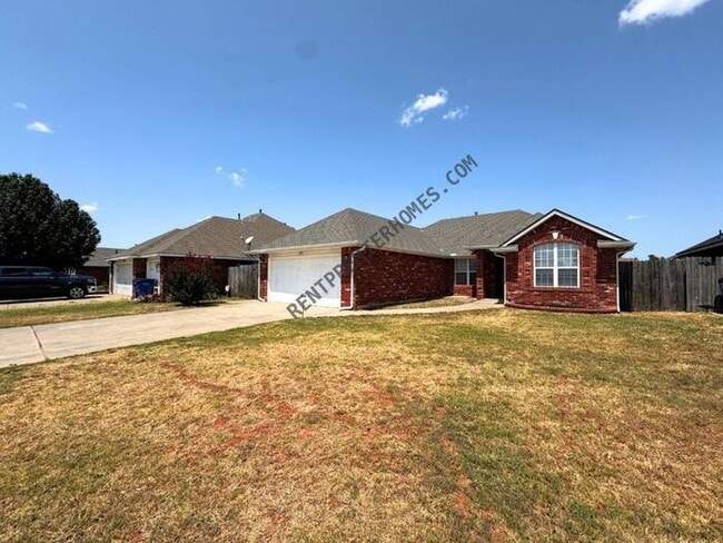 Building Photo - 241 W Pines Way