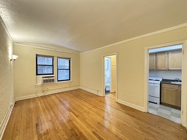 Building Photo - 535 W Arlington Pl