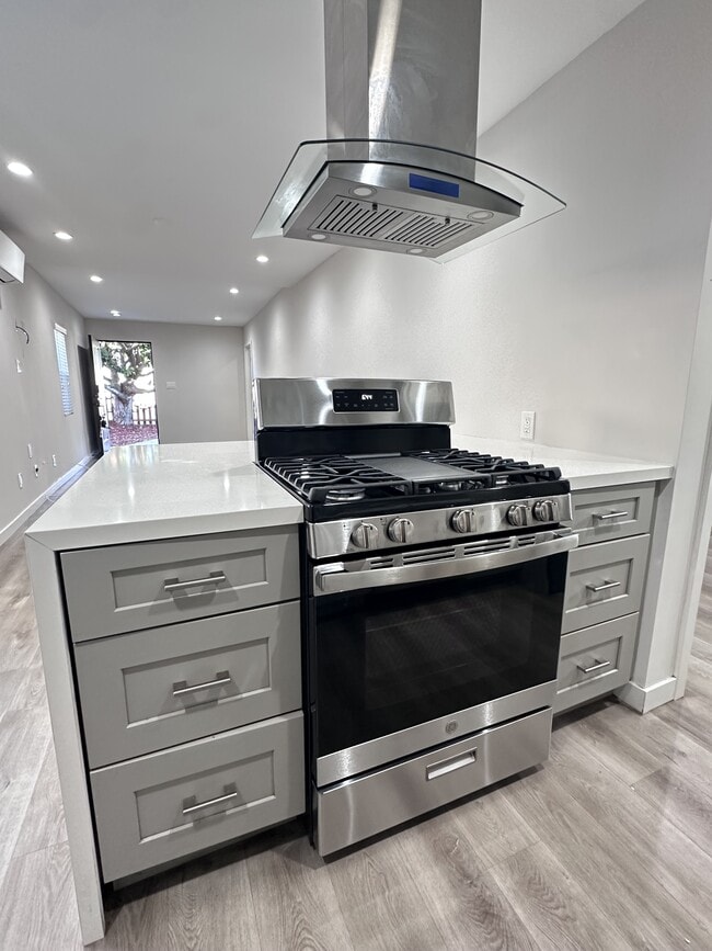 Building Photo - 1483 Fern Ave