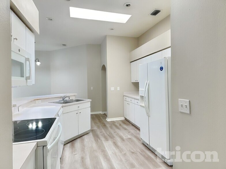 Building Photo - 1810 Cattleman Dr