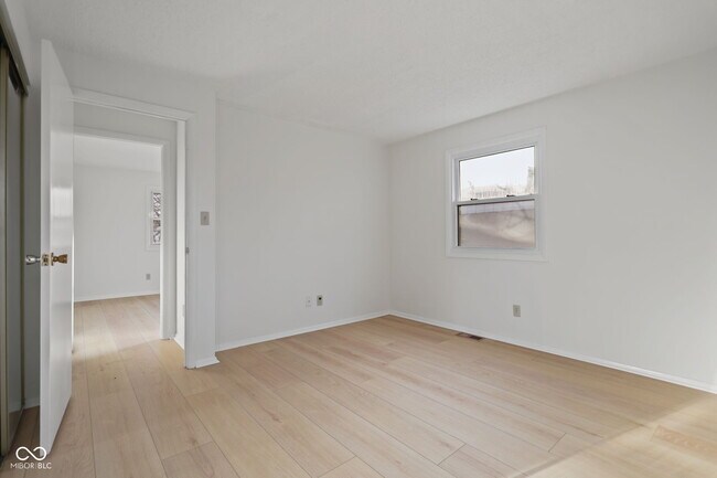 Building Photo - 8856 Moll Dr