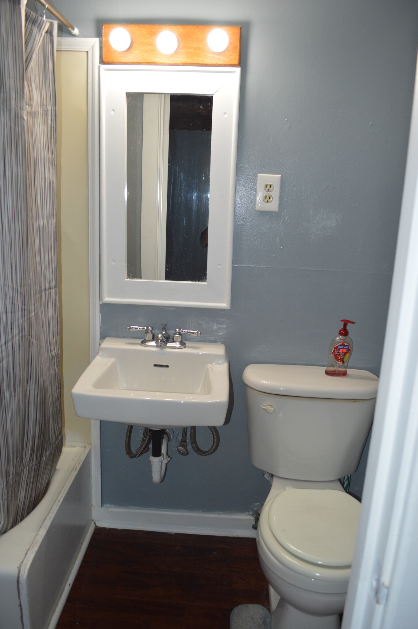 Building Photo - 430 S Holladay Dr