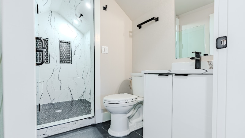 Building Photo - 2106 Oakes Ave