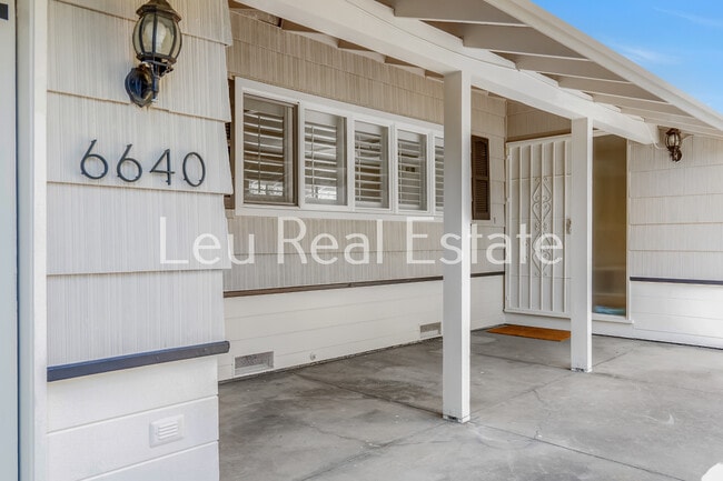 Building Photo - 6640 S Land Park Dr