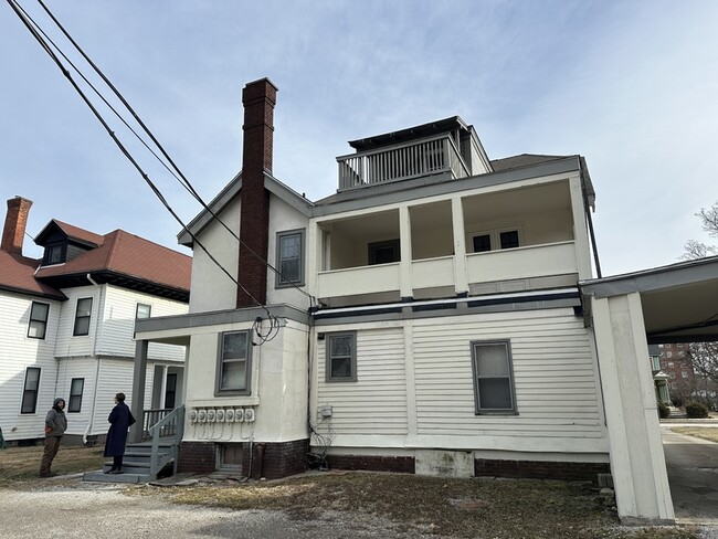 Building Photo - 105 N Adams St