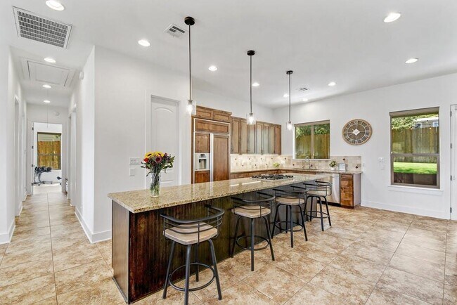 Building Photo - 1006 Lipan Trail