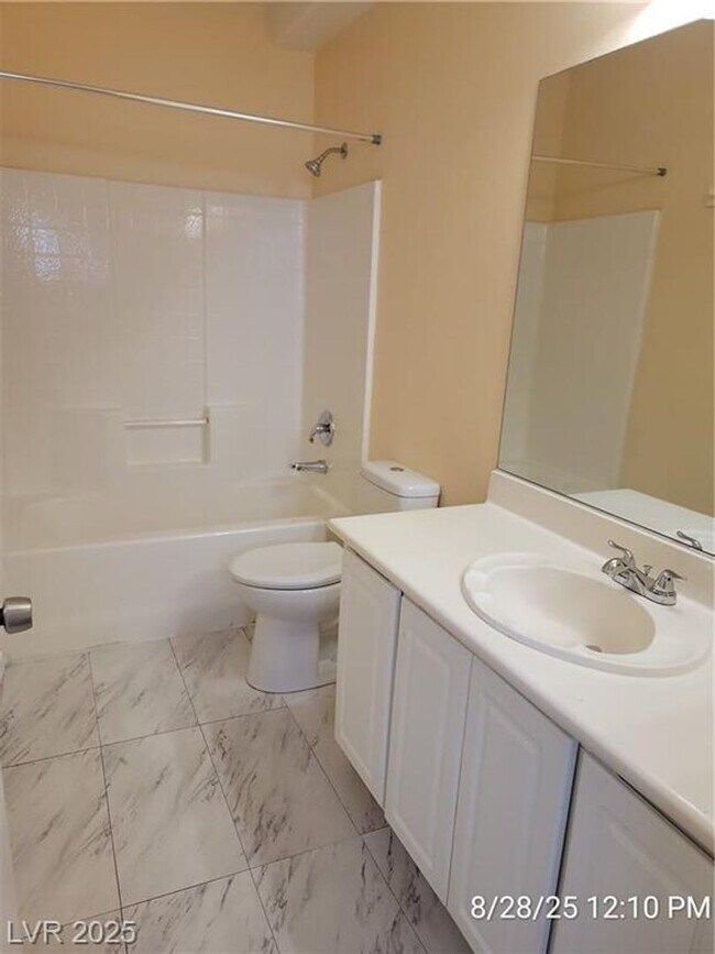Building Photo - Charming Silverado Ranch Home!
