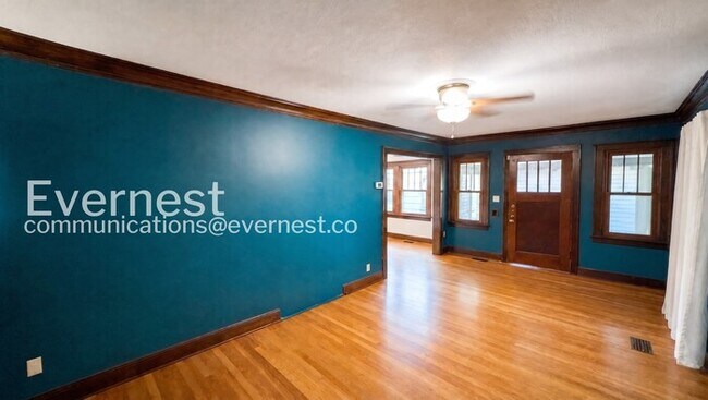 Building Photo - 2 Bed/1.5 Bath Home with Fenced Yard & Garage / Pet-friendly /Coming Soon!