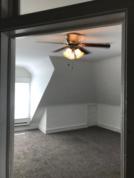 Building Photo - 104 Gayley St