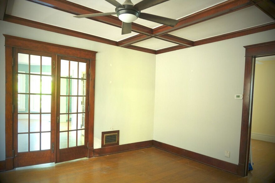 Building Photo - 489 Norwood Ave