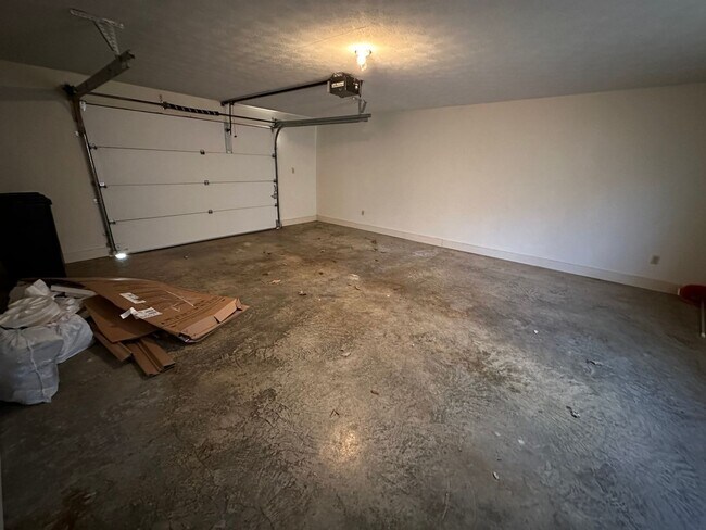 Building Photo - Well-Maintained 2-Bedroom Home with Attached Garage and Walkout Basement!