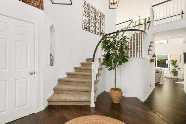 Building Photo - 329 Wyss St