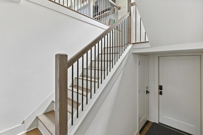 Building Photo - 634 Bonaventure Ave NE