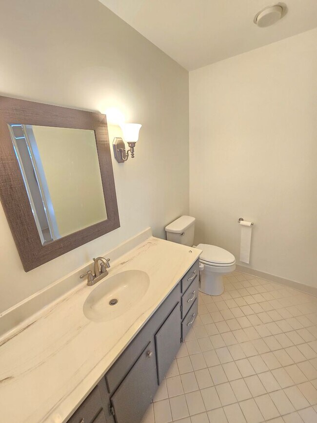 Building Photo - 7401 Mariner Cove Dr