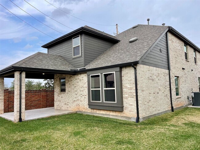 Building Photo - 4927 Shore Arbor Ln