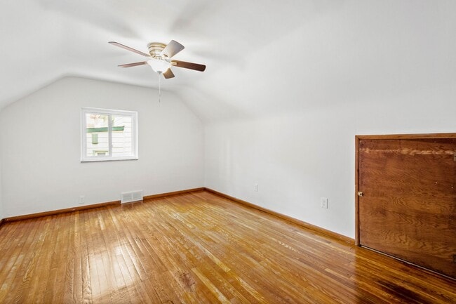 Building Photo - AVAILABLE AUGUST 1ST! STUNNING 3 BEDROOM IN BEECHVIEW!
