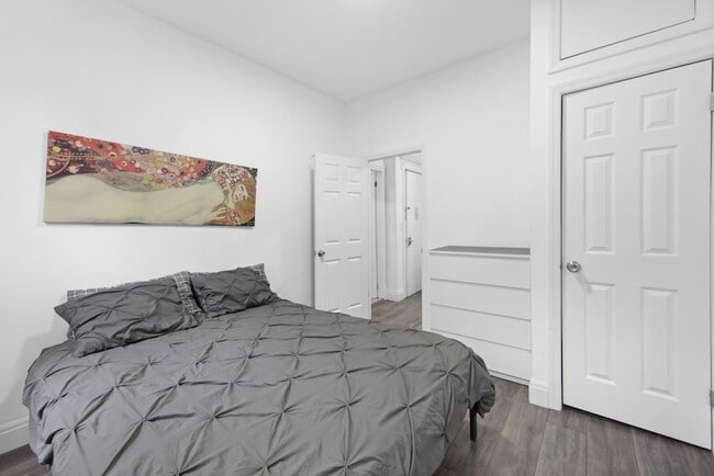 Building Photo - 207 W 136th St