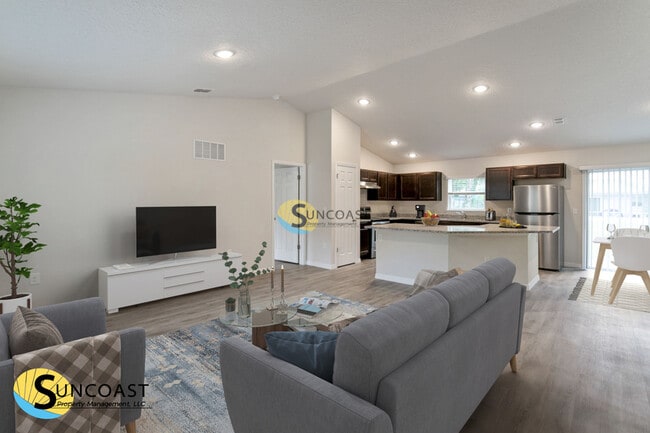 Building Photo - 8009 N Primrose Dr