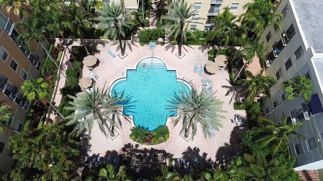 Building Photo - 630 S Sapodilla Ave