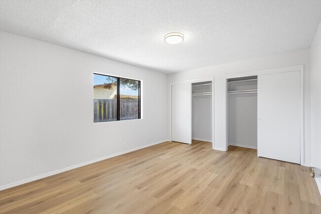 Building Photo - 1256 Rosewood Way