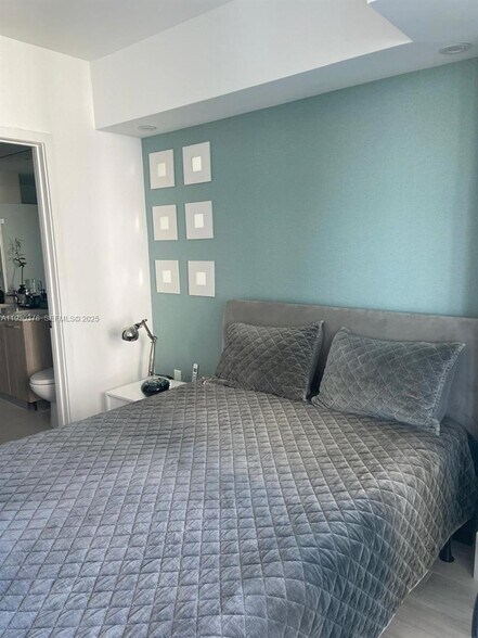 Building Photo - 501 NE 31st St