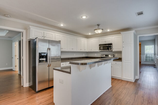 Building Photo - 2037 Dundee Way