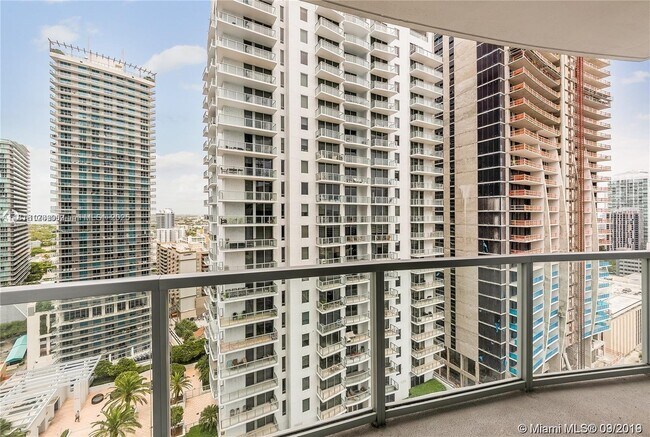 Building Photo - 1060 Brickell Ave